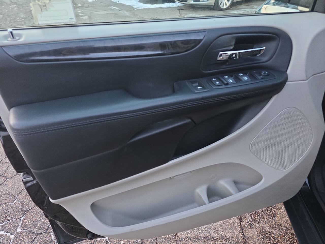 Used 2015 Dodge Grand Caravan SE w/ Quick Order Package 29E SE FWD image 11