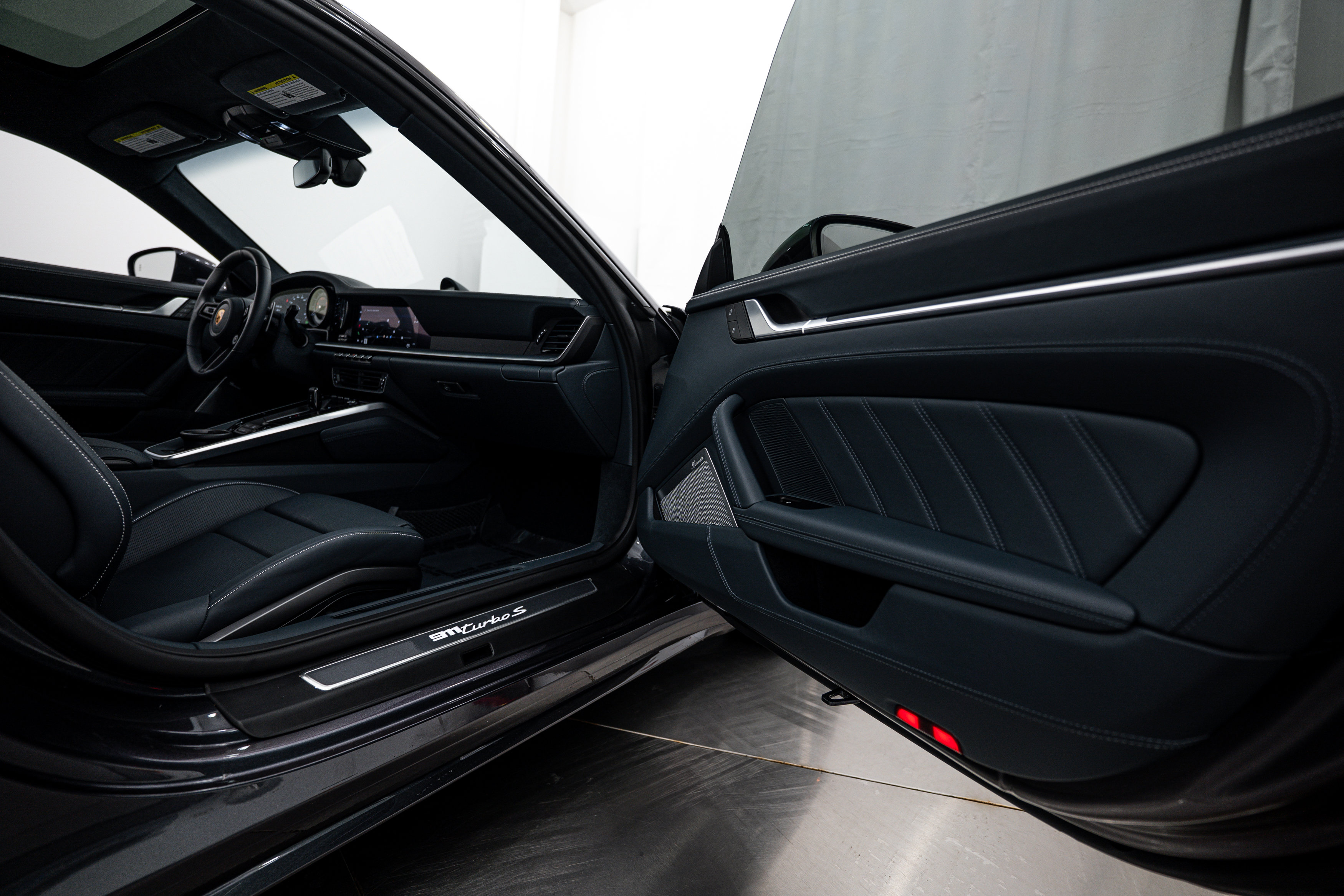 Certified 2022 Porsche 911 Turbo S AWD/4WD image 15