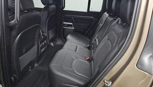 Used 2023 Land Rover Defender 110 SE AWD/4WD image 7