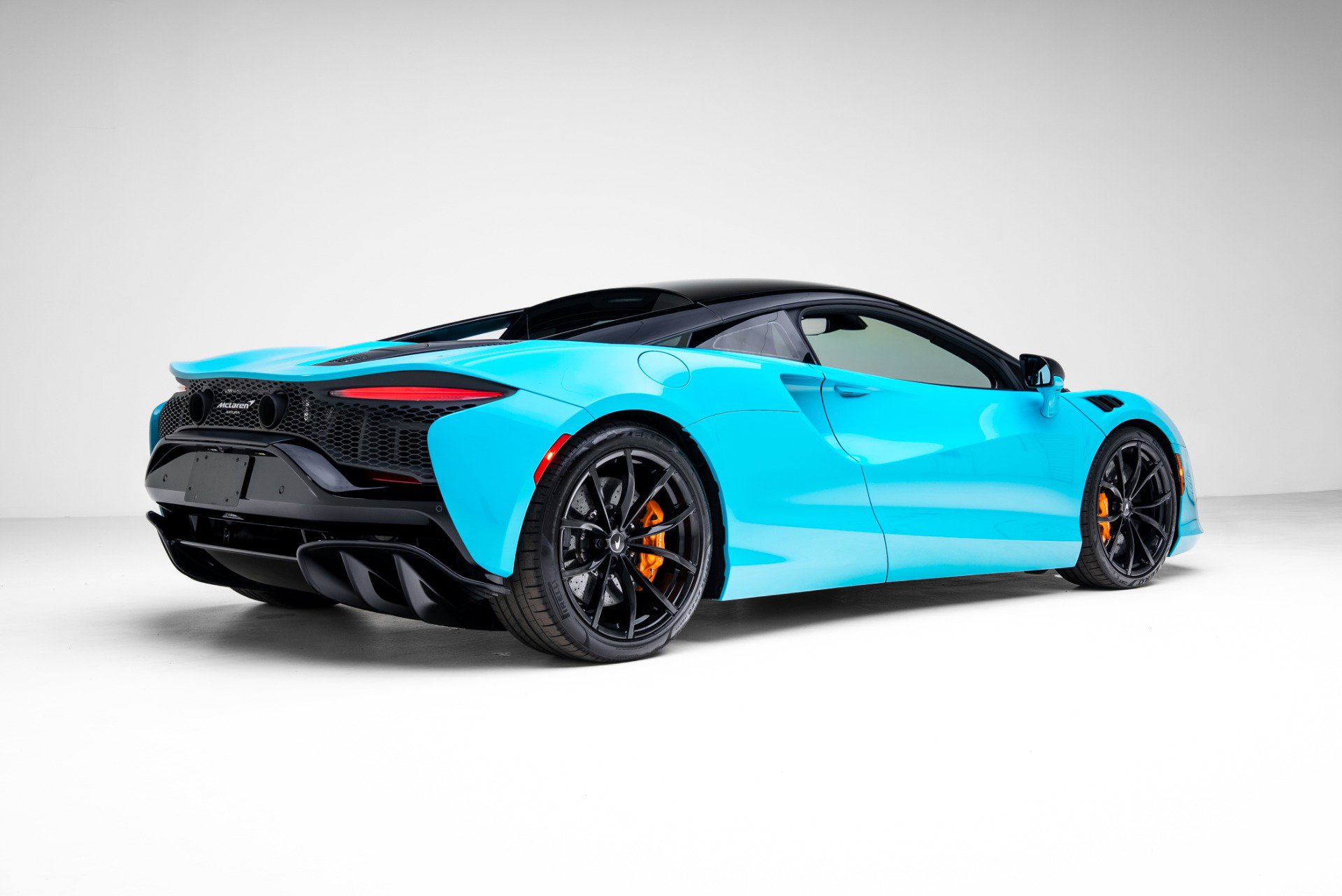 Used 2023 McLaren Artura image 45