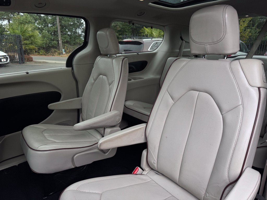Used 2020 Chrysler Pacifica Limited FWD image 17