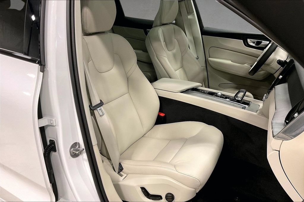 Certified 2024 Volvo XC60 B5 Plus AWD/4WD image 29