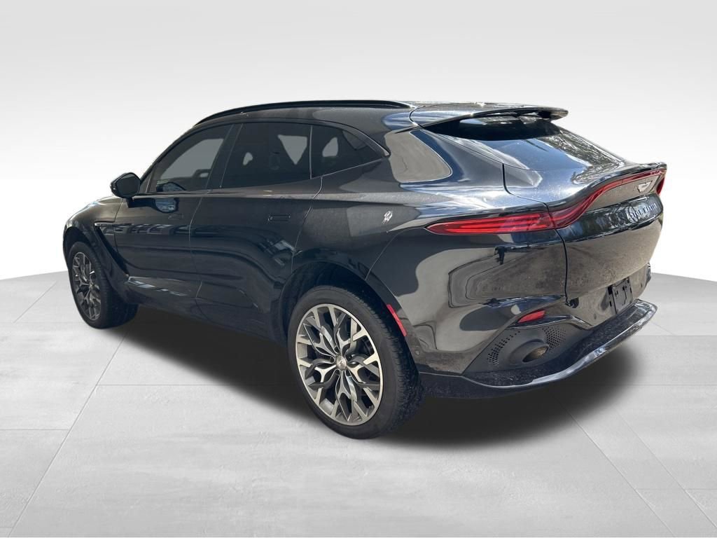Used 2023 Aston Martin DBX image 4