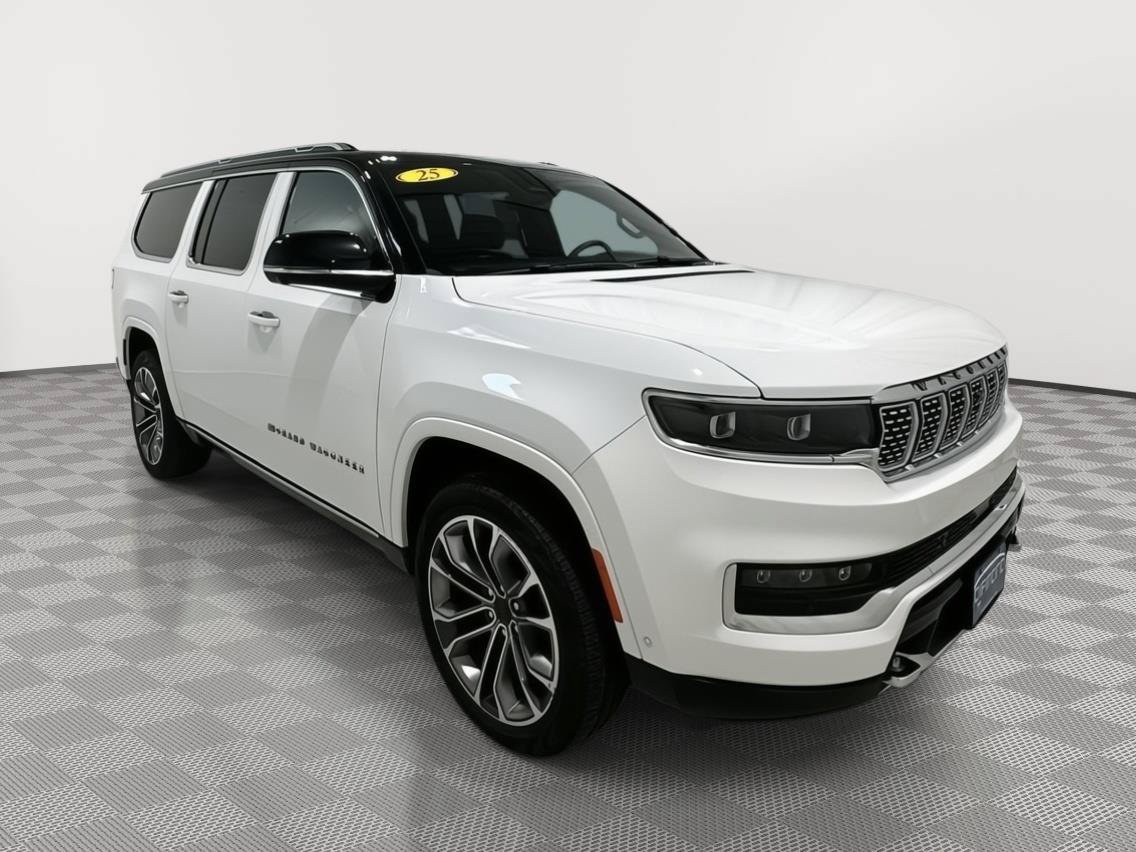 Used 2025 Jeep Grand Wagoneer L Series III w/ Rear-Seat Entertainment Group AWD/4WD image 7