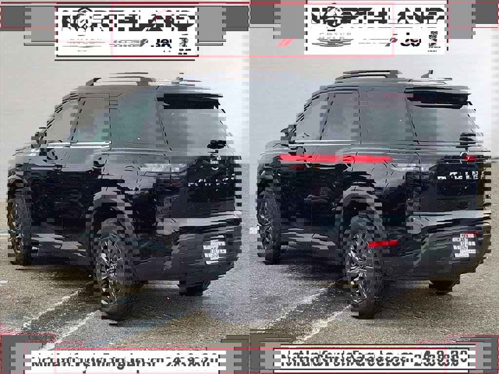 Used 2024 Nissan Pathfinder SV image 26