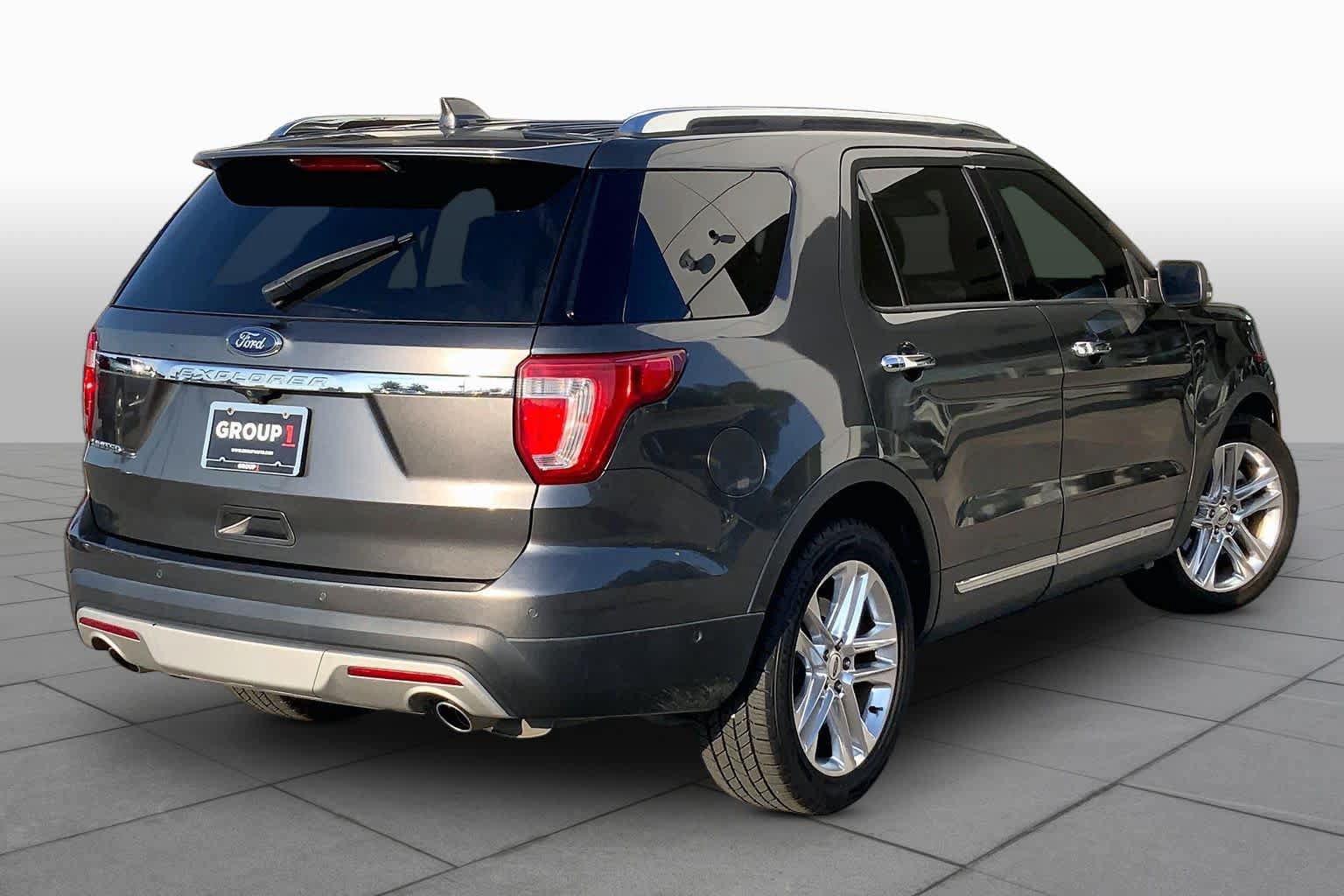 Used 2017 Ford Explorer Limited w/ Equipment Group 301A FWD image 11