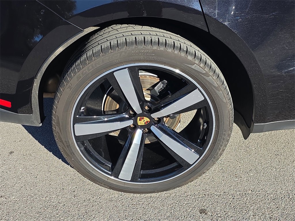 Certified 2024 Porsche Macan image 14