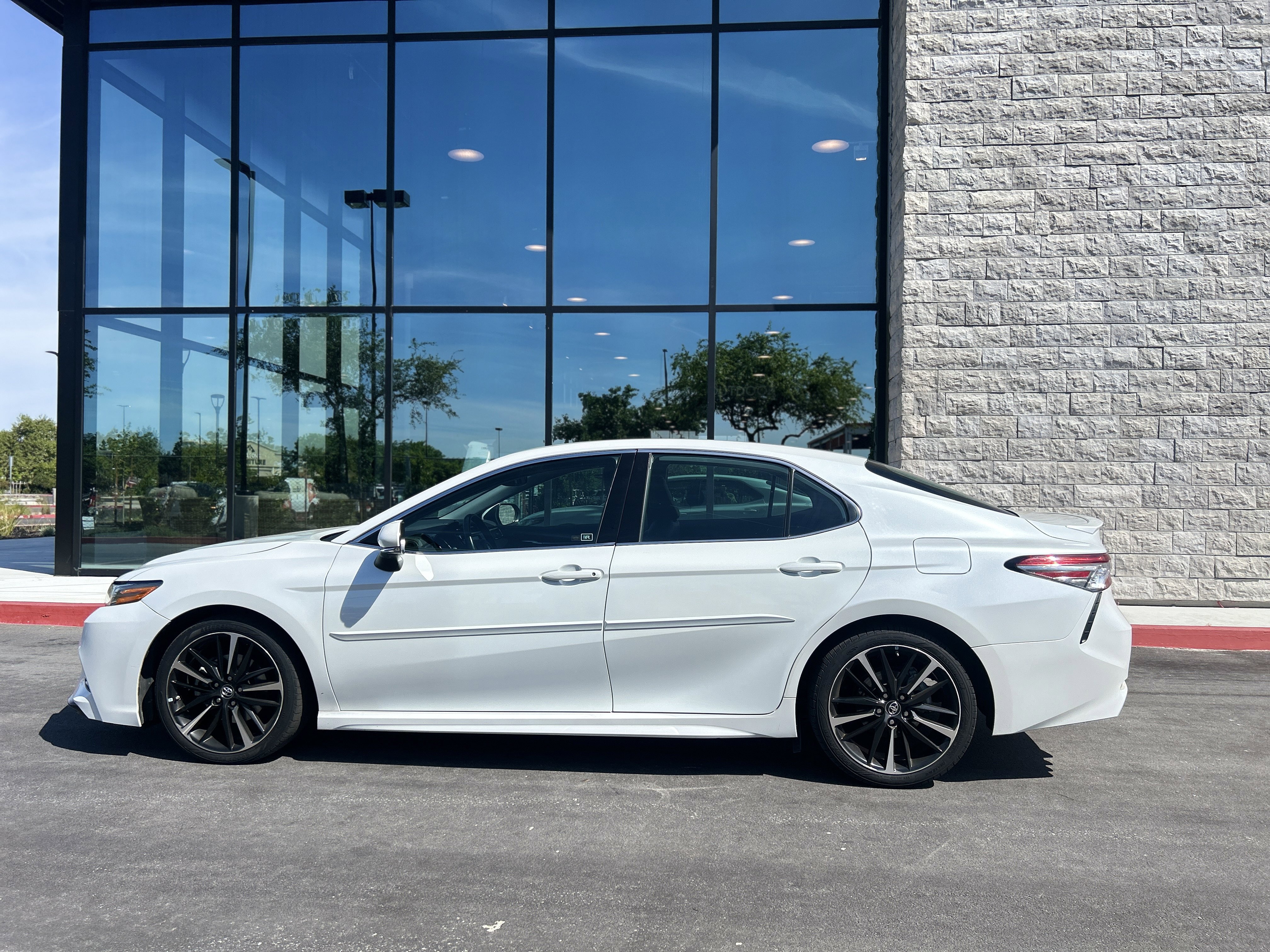 Used 2018 Toyota Camry XSE image 13