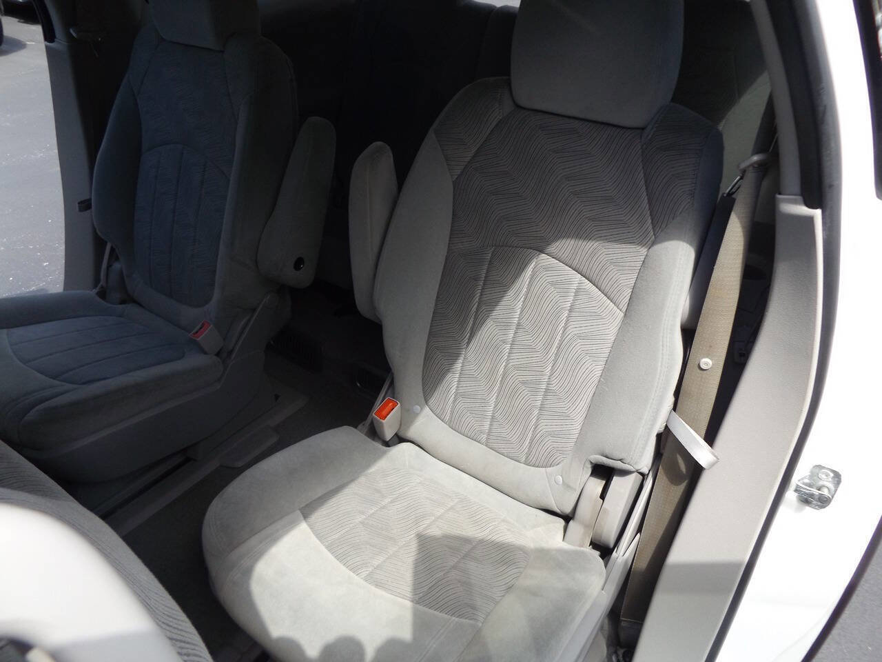 Used 2015 Buick Enclave Convenience FWD image 16