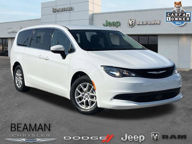 Used 2023 Chrysler Voyager LX FWD image 1