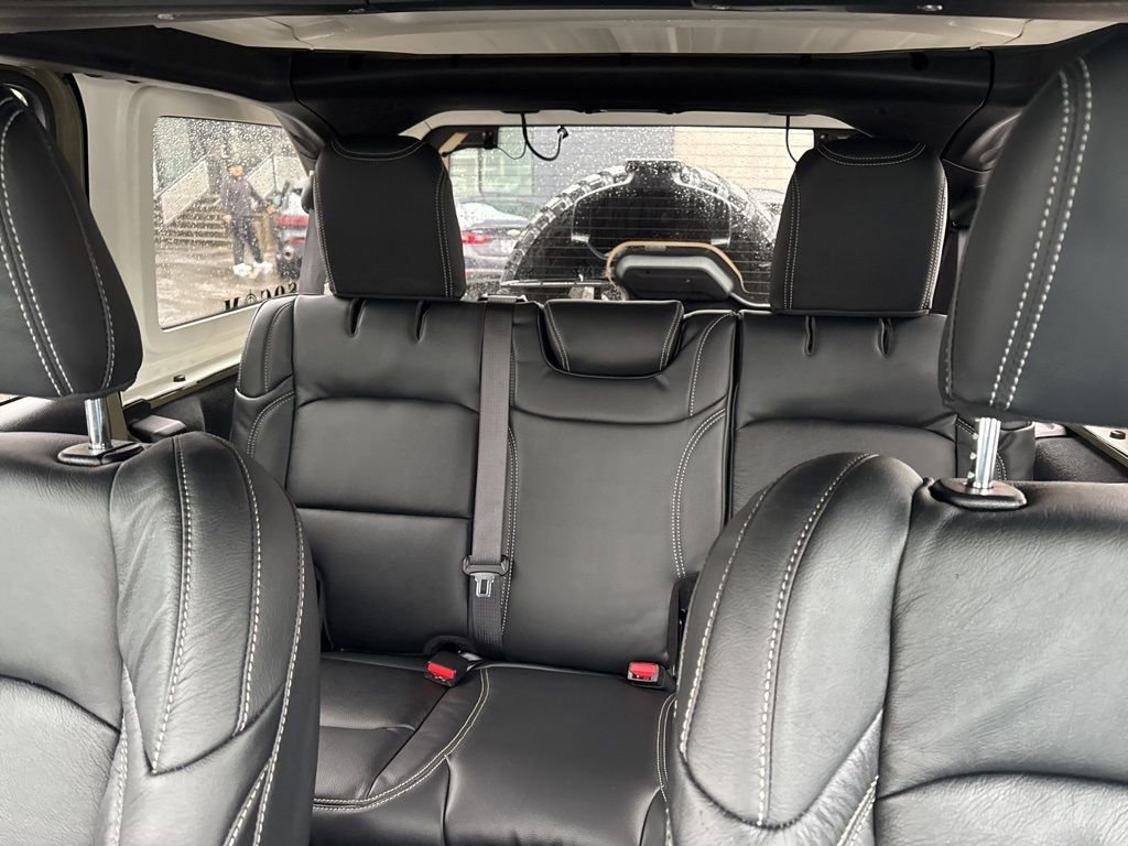 Used 2025 Jeep Wrangler Unlimited Rubicon image 36