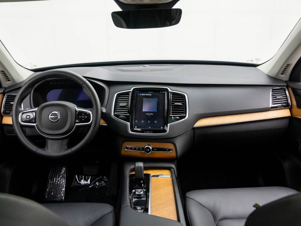 Used 2024 Volvo XC90 T8 Plus w/ Protection Package Premier image 11