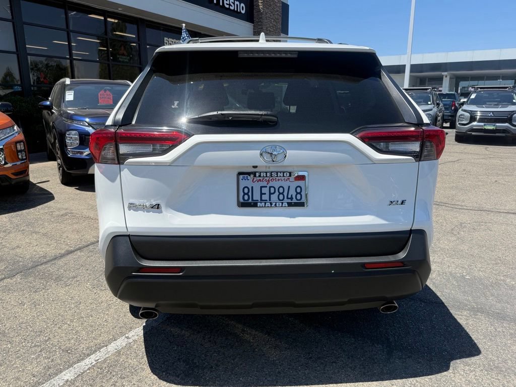 Used 2019 Toyota RAV4 XLE FWD image 11