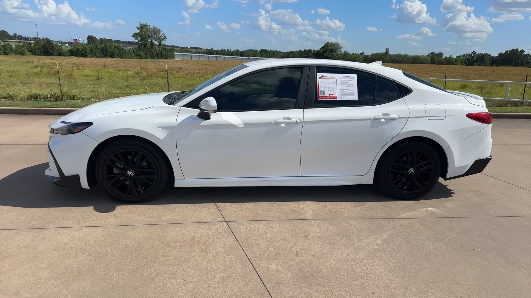 Used 2025 Toyota Camry SE FWD image 5