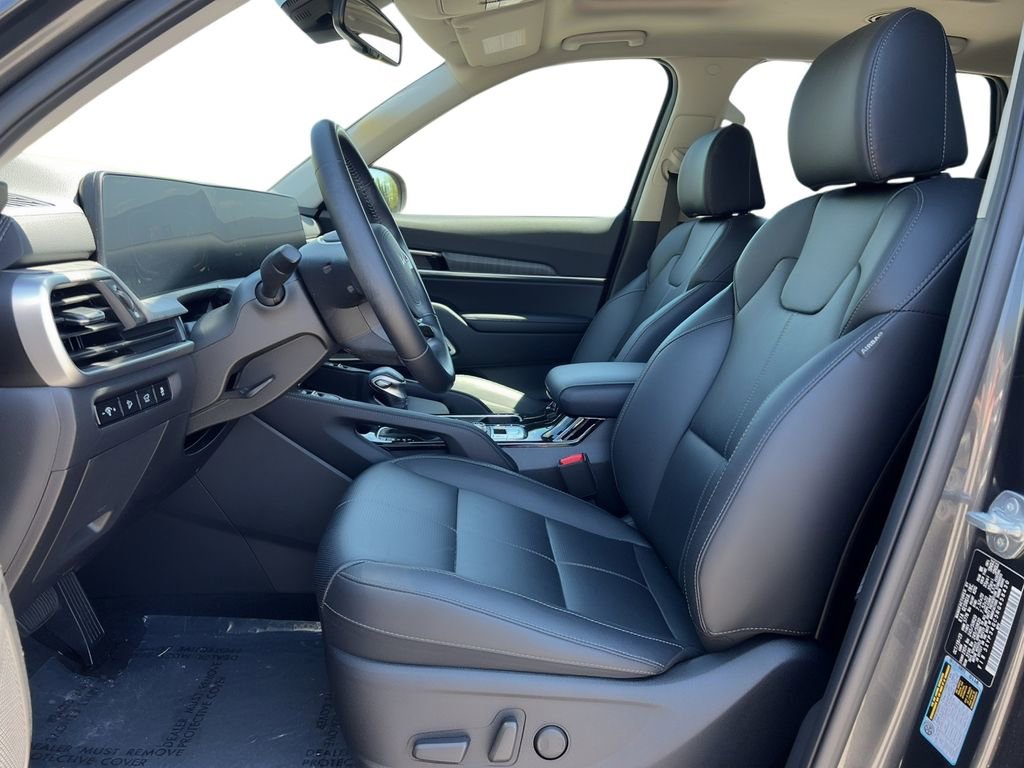 Used 2024 Kia Telluride EX w/ EX Captain's Chair Package FWD image 6