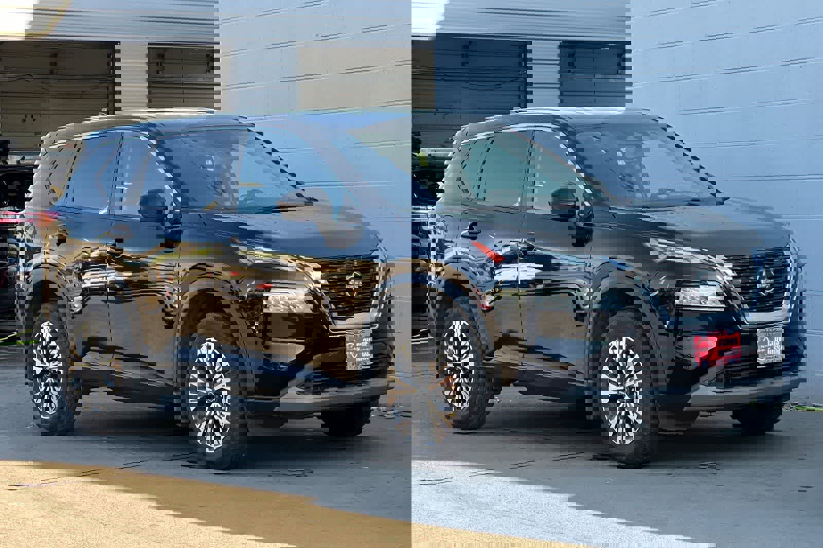 Used 2023 Nissan Rogue SV image 10