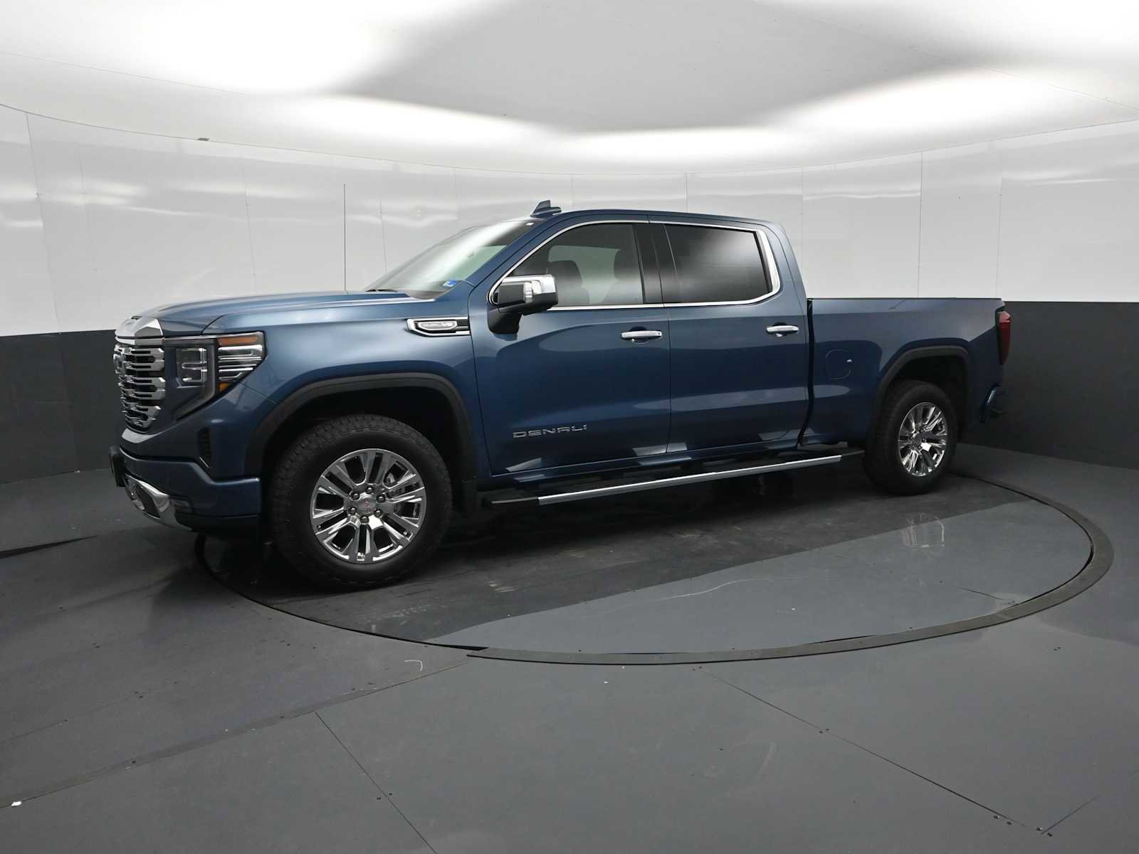 New 2026 GMC Sierra 1500 Denali w/ Technology Package AWD/4WD image 3