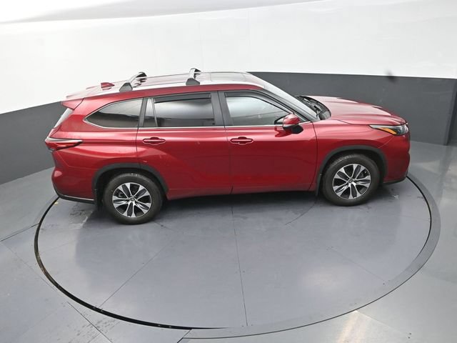 Used 2023 Toyota Highlander XLE AWD/4WD image 30