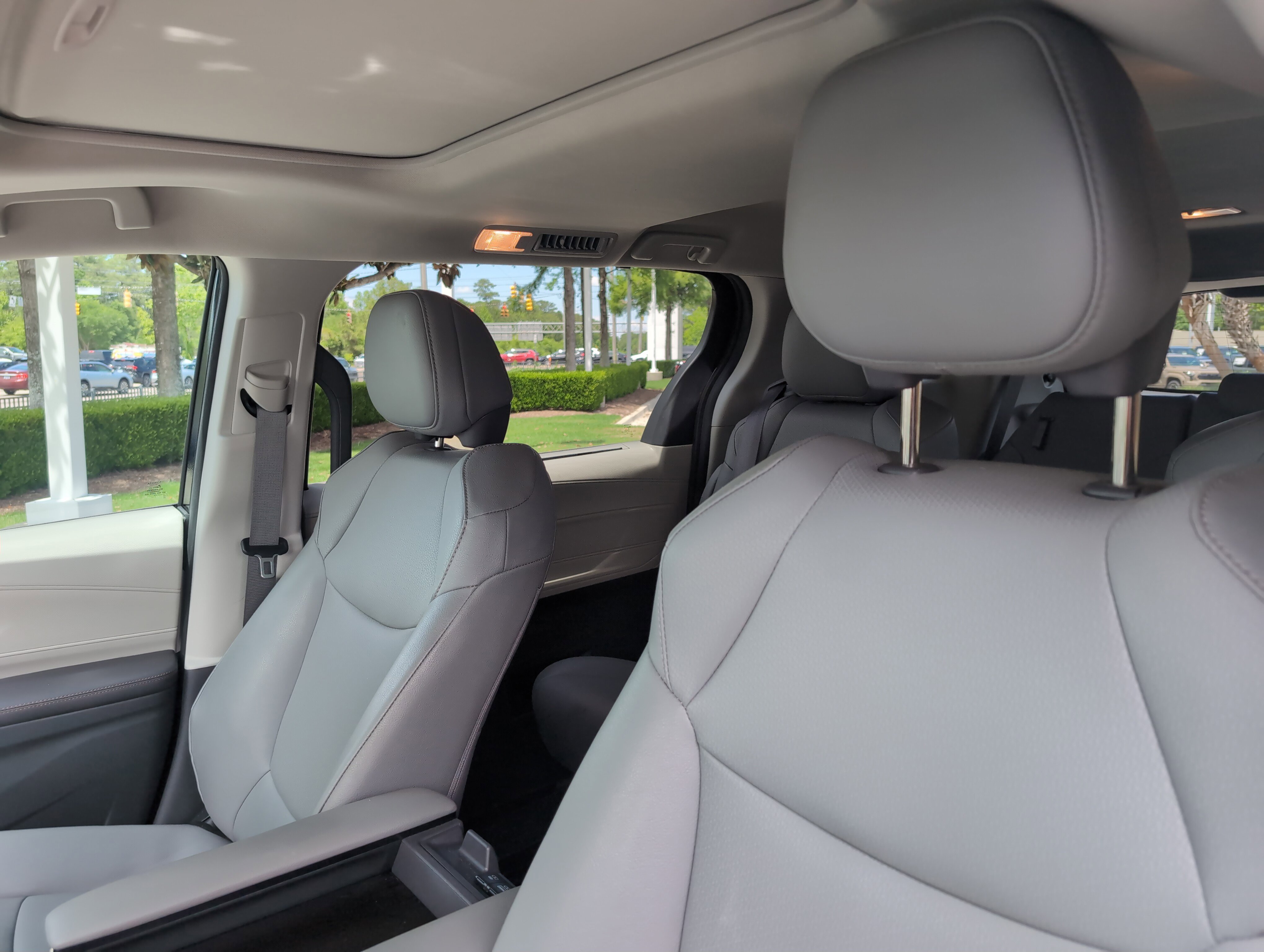 Certified 2023 Toyota Sienna XLE FWD image 42