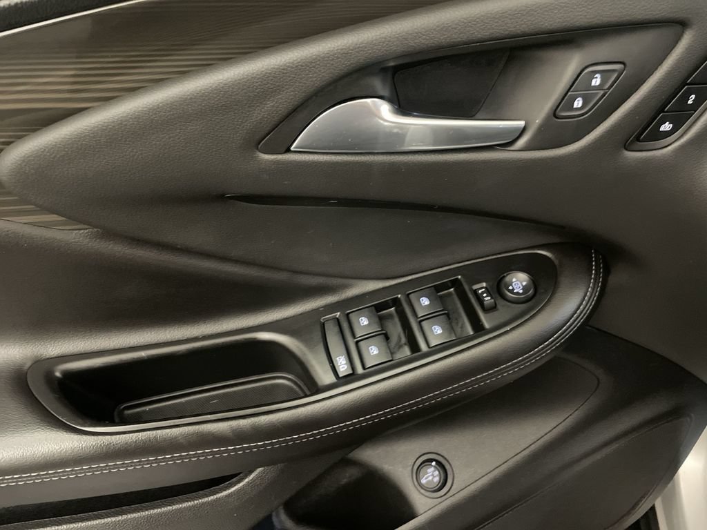 Used 2019 Buick Envision Essence FWD image 17