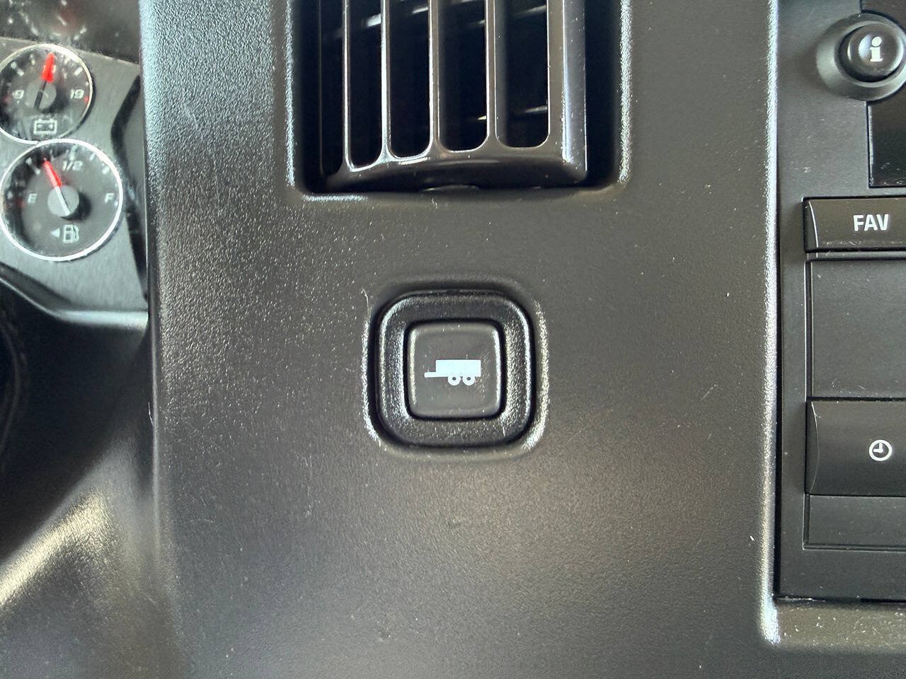 Used 2021 Chevrolet Express 2500 RWD image 30