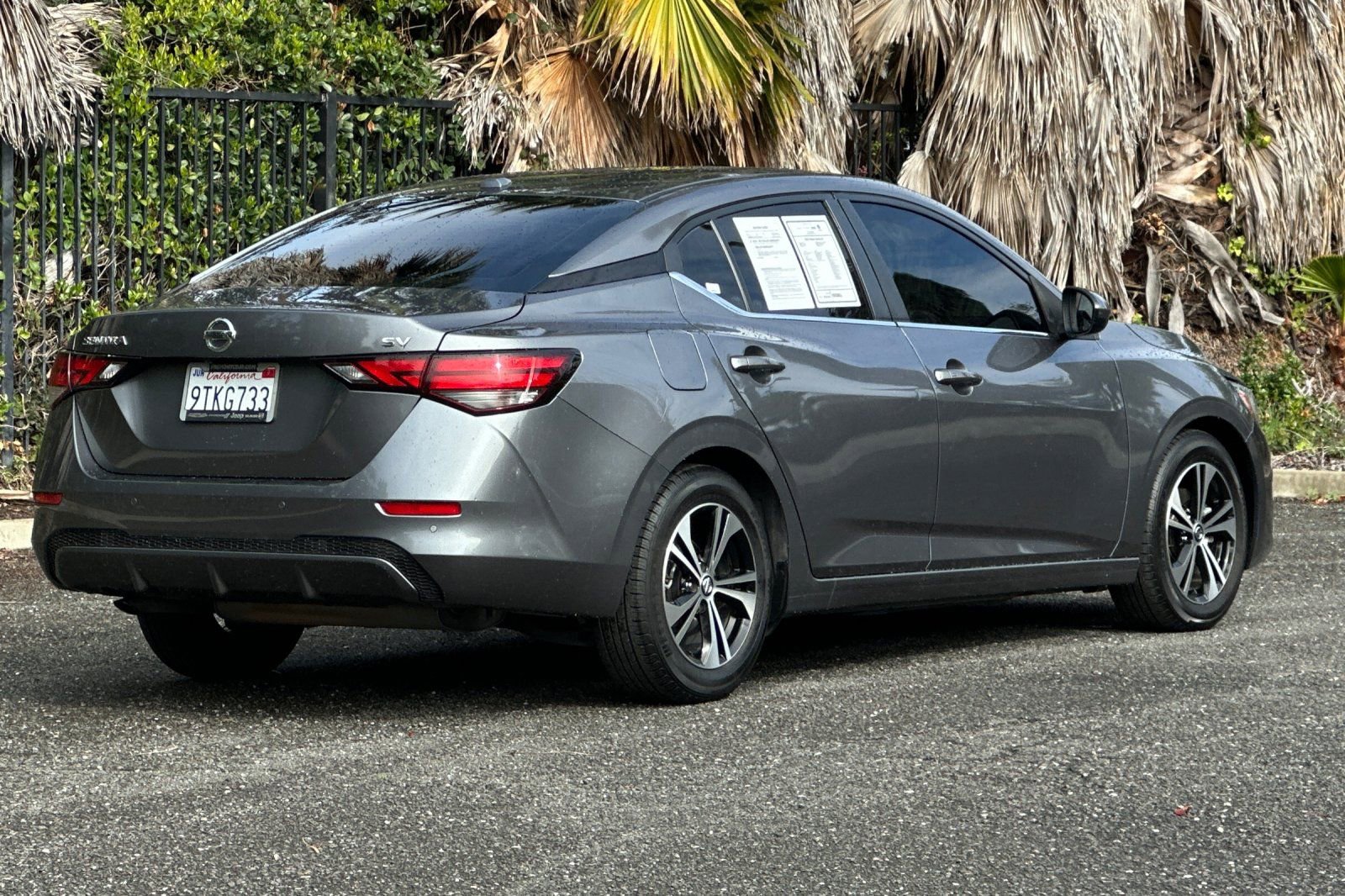 Used 2022 Nissan Sentra SV image 3