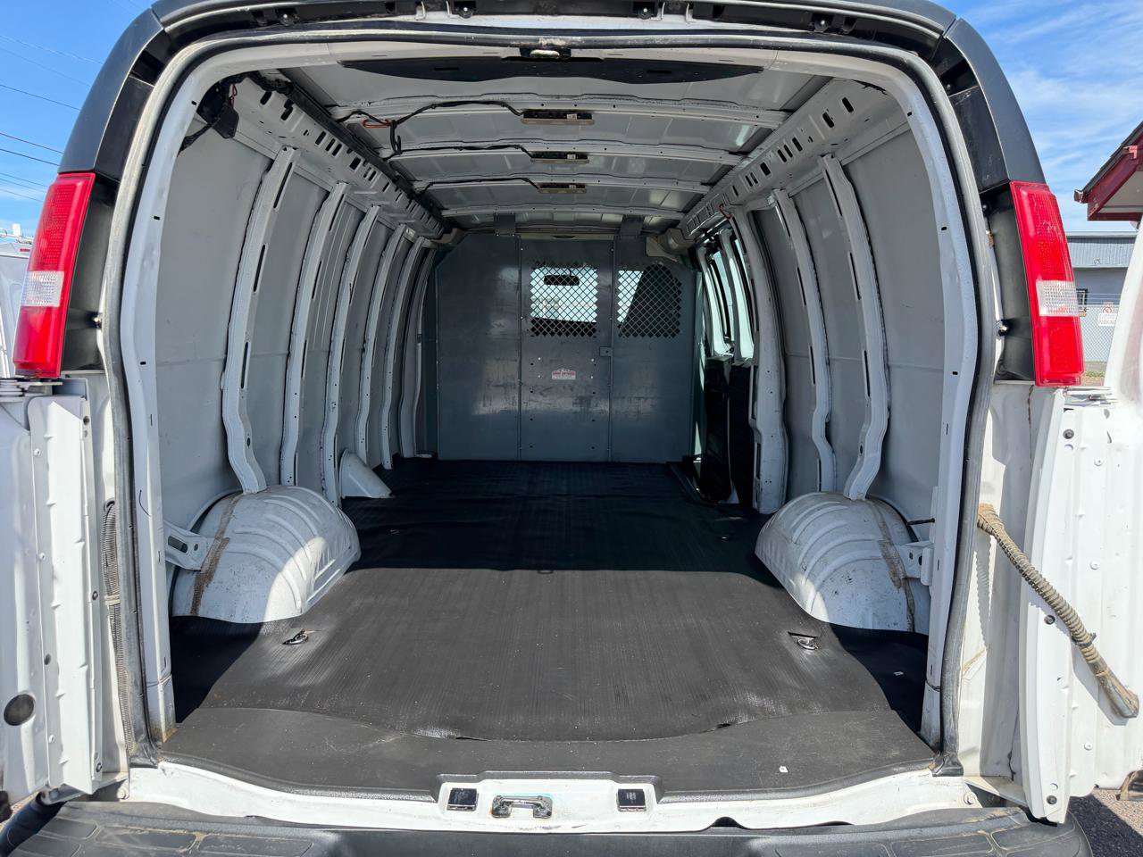 Used 2020 Chevrolet Express 2500 RWD 2500 155 w/ Communications Package image 23