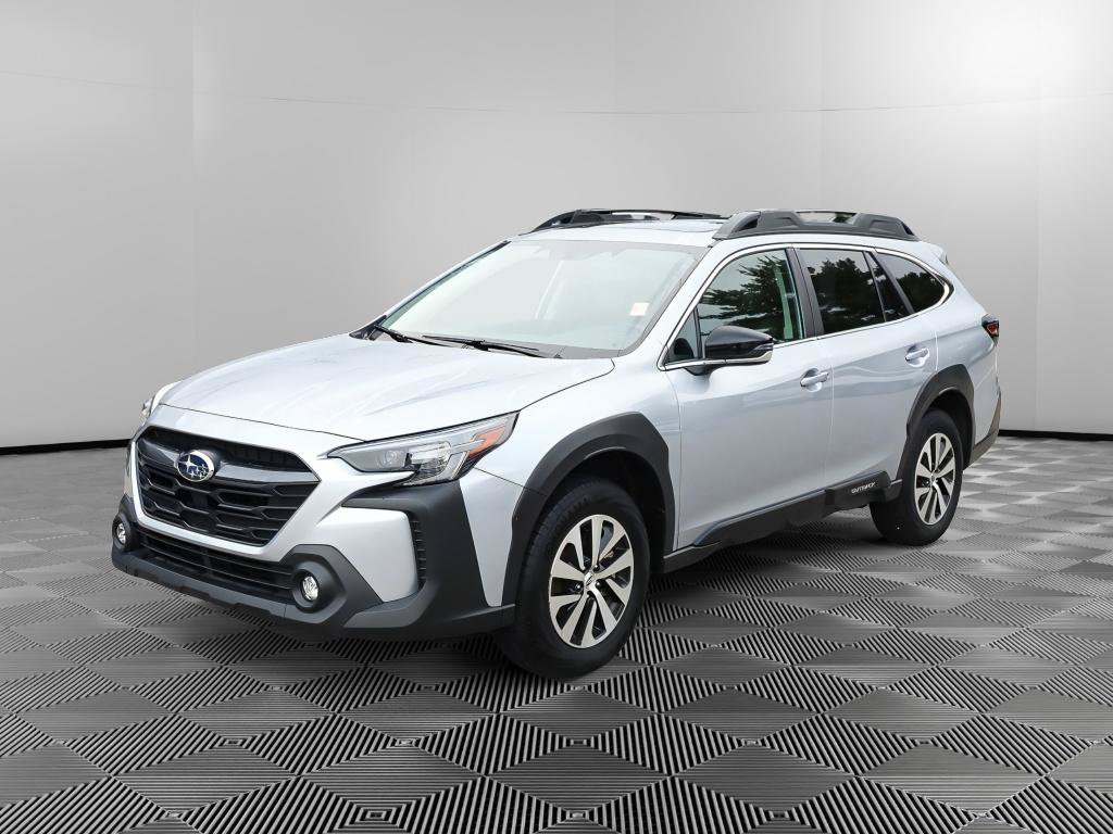 Used 2025 Subaru Outback Premium AWD/4WD image 2