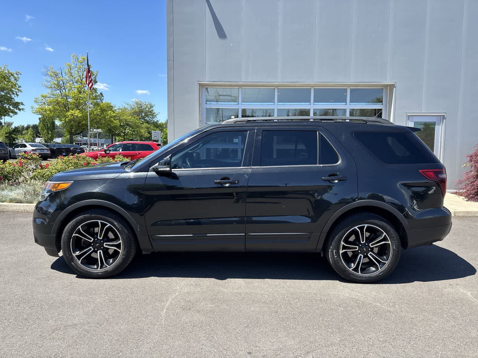 Used 2015 Ford Explorer Sport w/ Equipment Group 401A AWD/4WD image 2