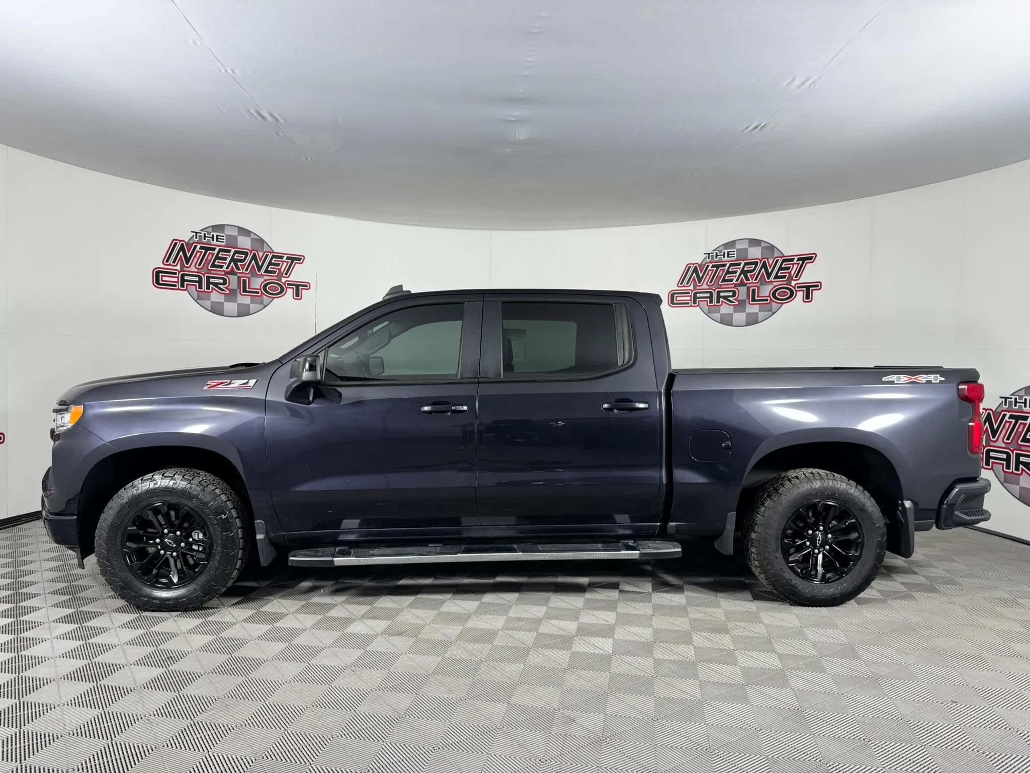 Used 2022 Chevrolet Silverado 1500 RST w/ Convenience Package II AWD/4WD image 4