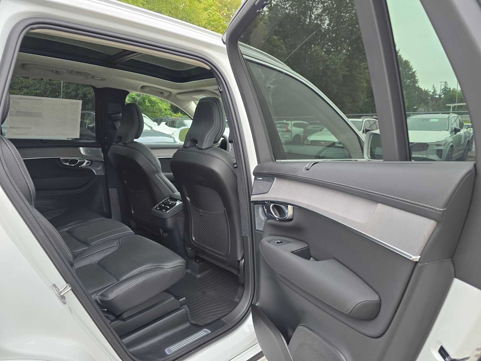 New 2027 Volvo XC90 B6 Ultra AWD/4WD image 13
