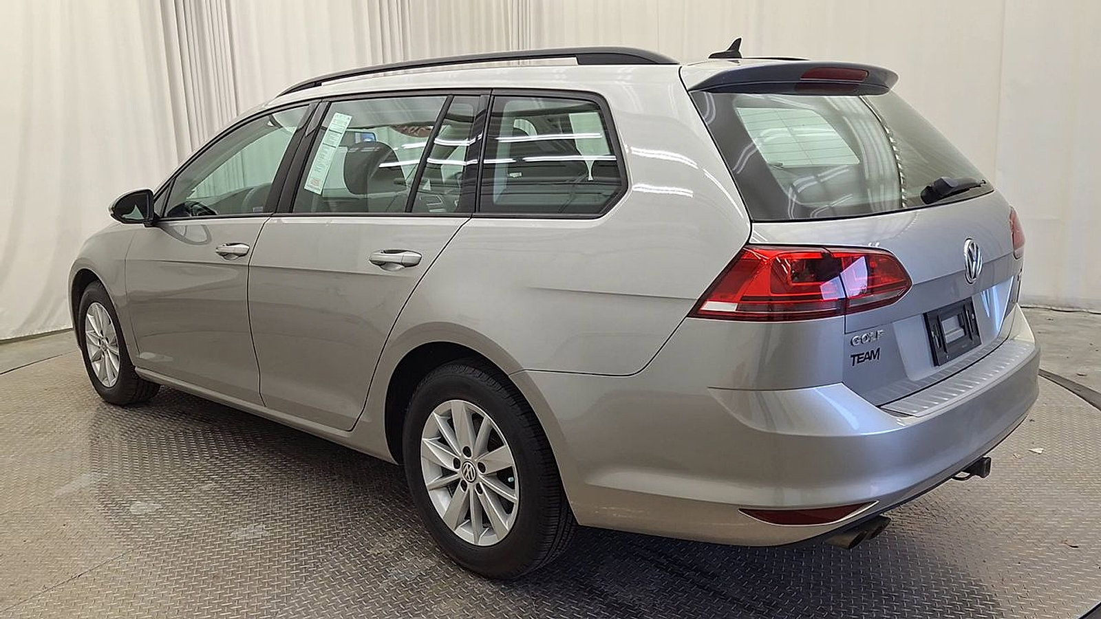 Used 2016 Volkswagen Golf S image 9