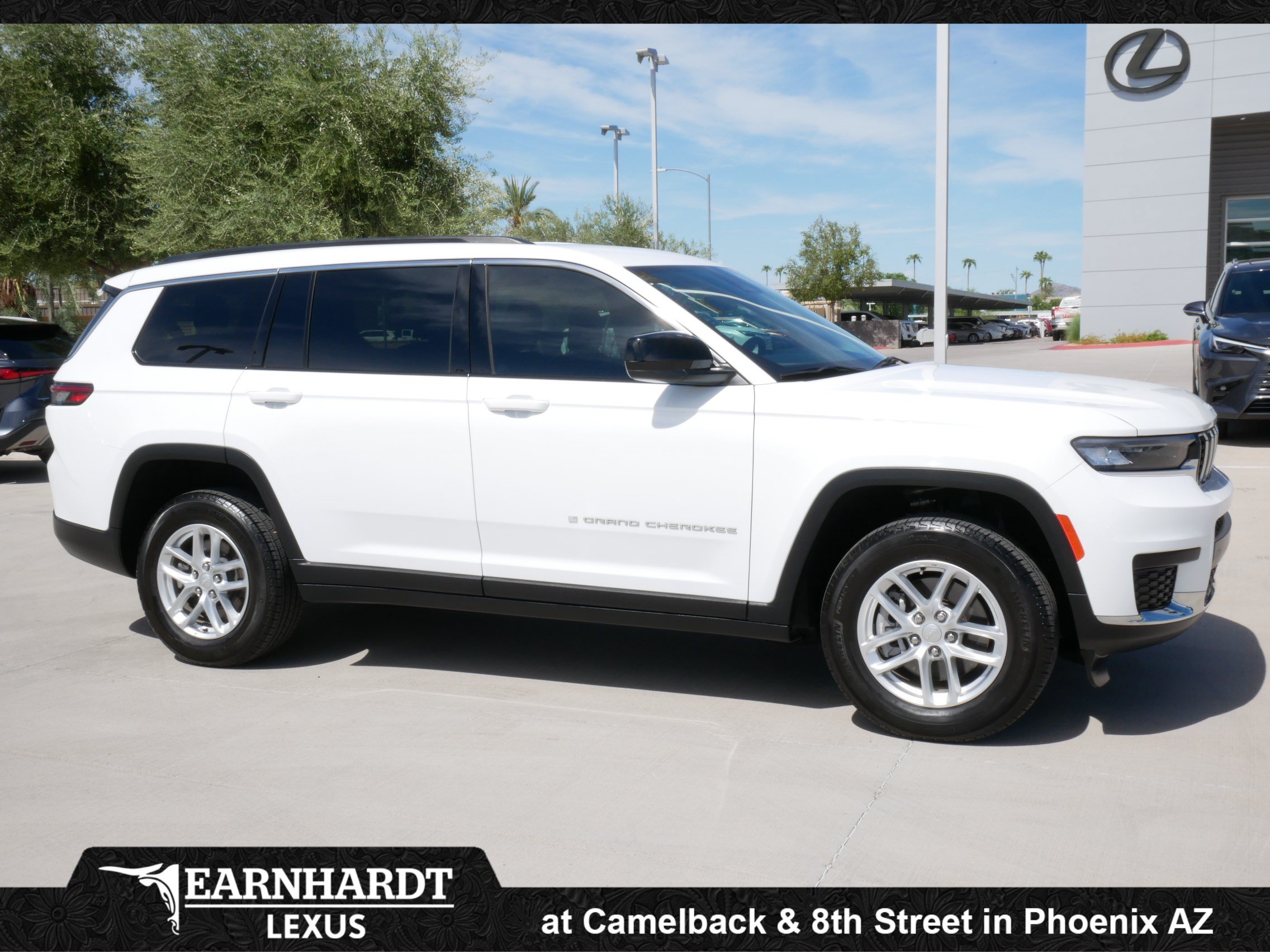 Used 2025 Jeep Grand Cherokee L Laredo RWD image 13