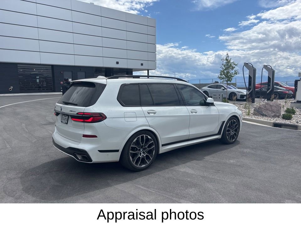 Used 2025 BMW X7 xDrive40i w/ Executive Package AWD/4WD image 4