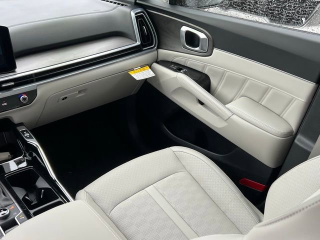 Used 2025 Kia Sorento SX image 18