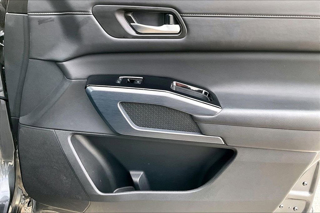 Used 2025 Nissan Pathfinder SL image 20