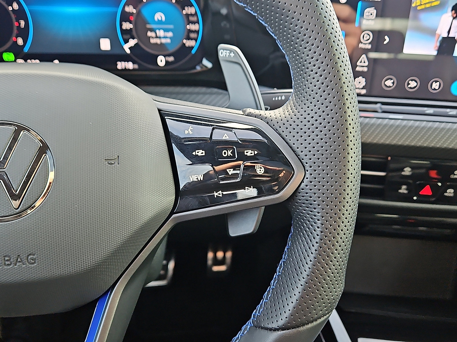 Used 2024 Volkswagen Golf R image 19