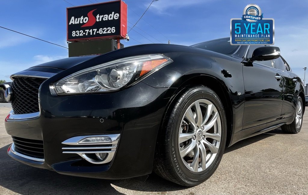 Used 2017 INFINITI Q70 3.7