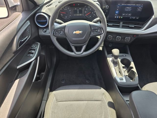 Used 2024 Chevrolet Trax LS w/ LS Convenience Package image 12