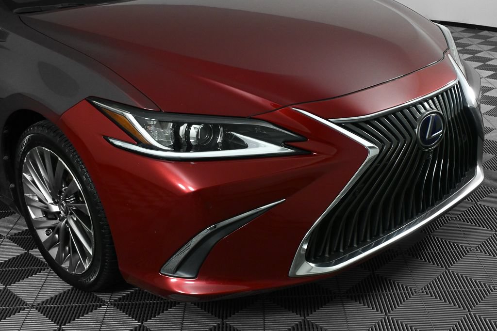 Used 2020 Lexus ES 300h w/ Accessory Package FWD image 31