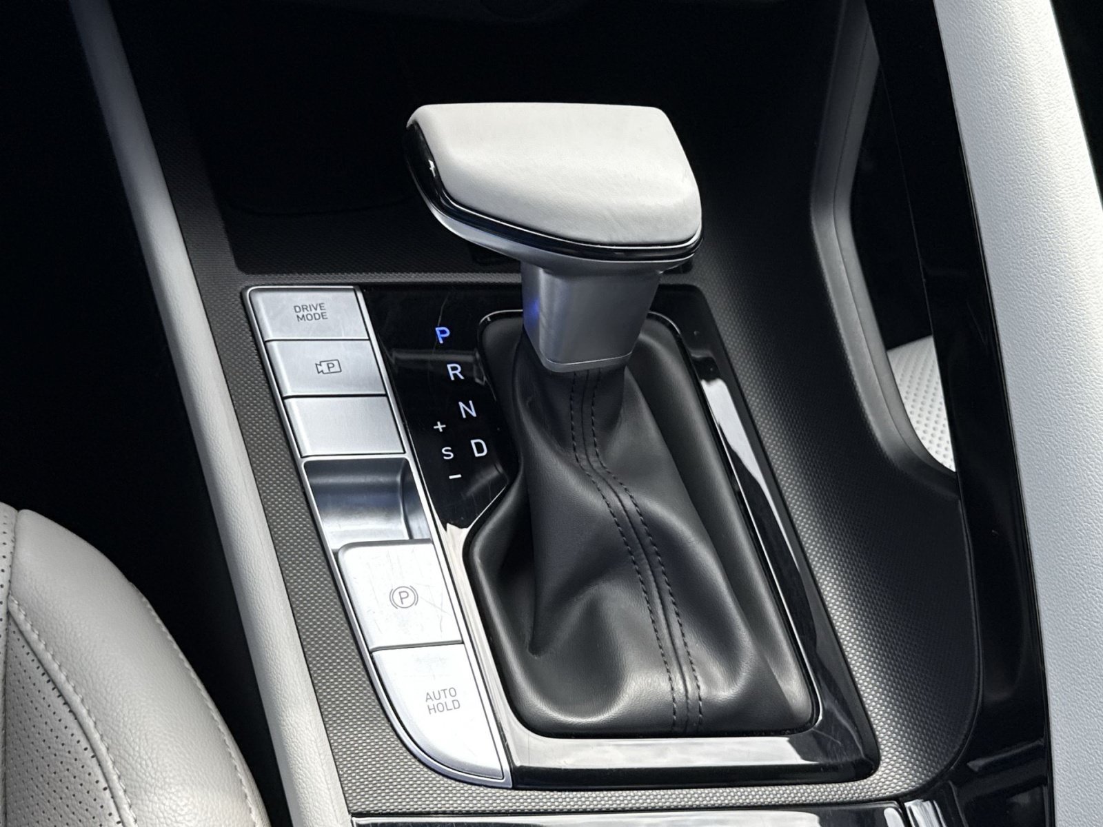 Certified 2025 Hyundai Elantra Limited FWD image 22