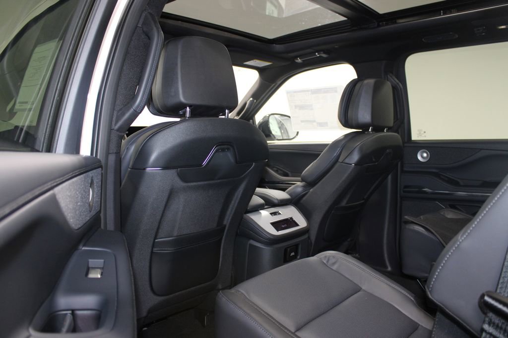New 2025 Lincoln Navigator Reserve w/ Jet Appearance Package image 29