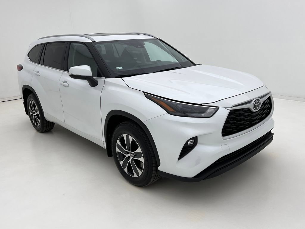 Used 2026 Toyota Highlander XLE image 2