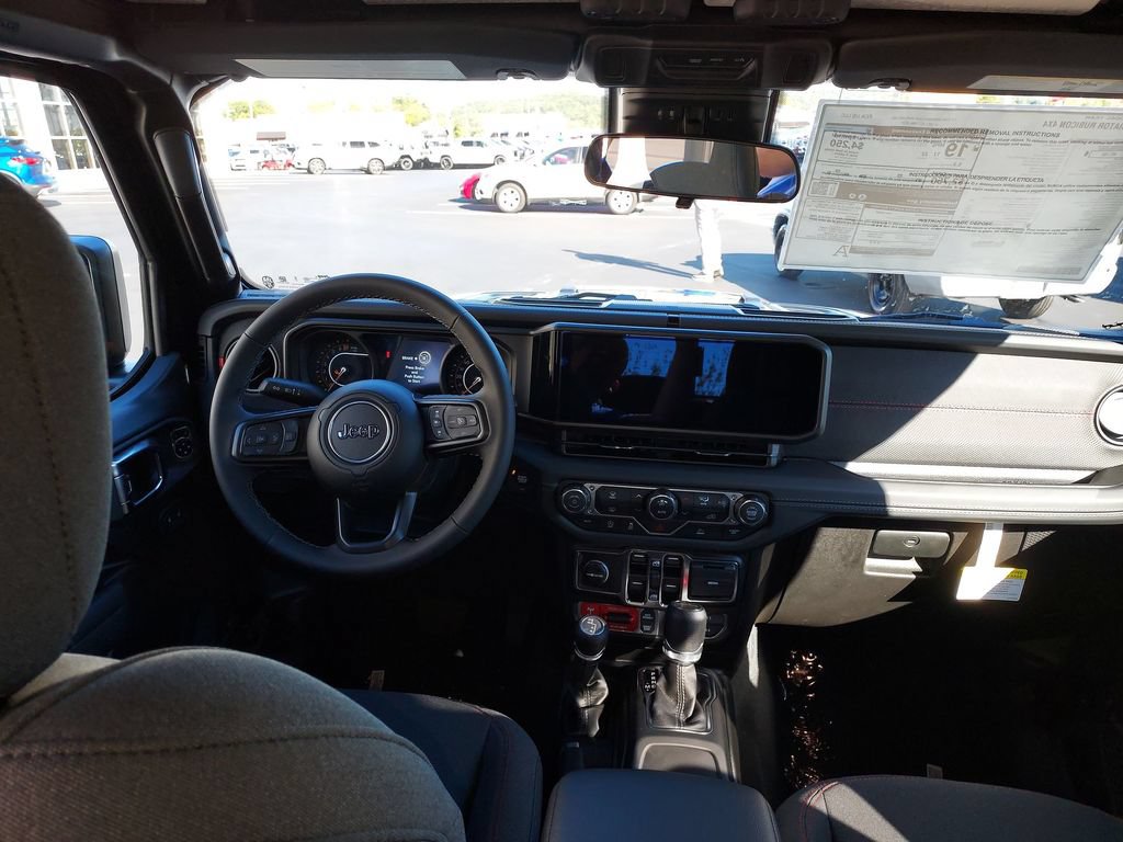 Used 2025 Jeep Gladiator Rubicon AWD/4WD image 17