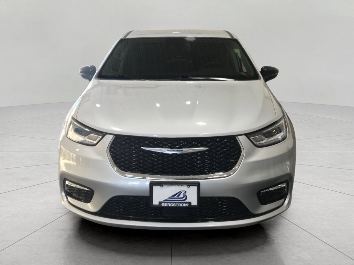 Used 2024 Chrysler Pacifica Touring-L image 13