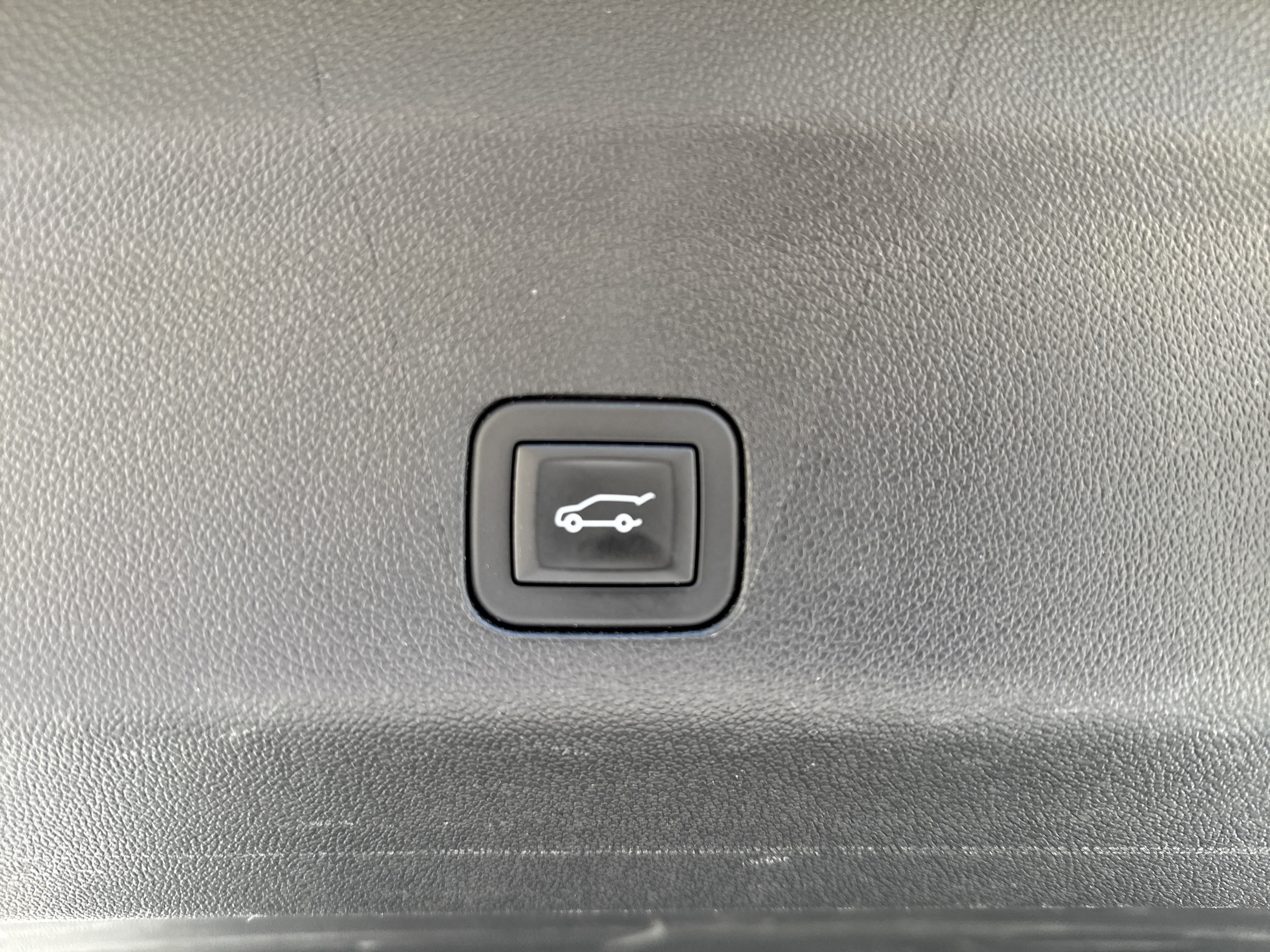 Used 2025 Cadillac Escalade Premium Luxury w/ Touring Package image 39