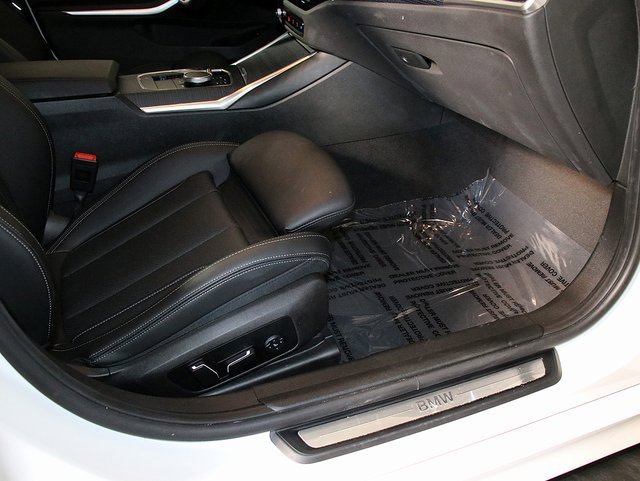 Used 2025 BMW 330i xDrive Sedan image 34