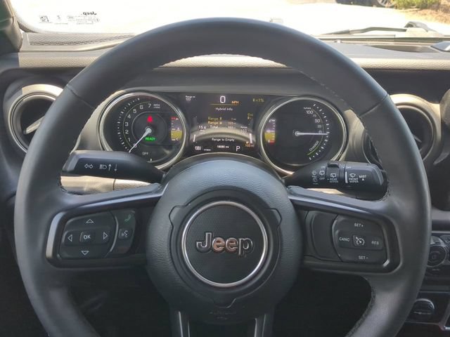 Used 2023 Jeep Wrangler Unlimited w/ Sun & Screen Package AWD/4WD image 33