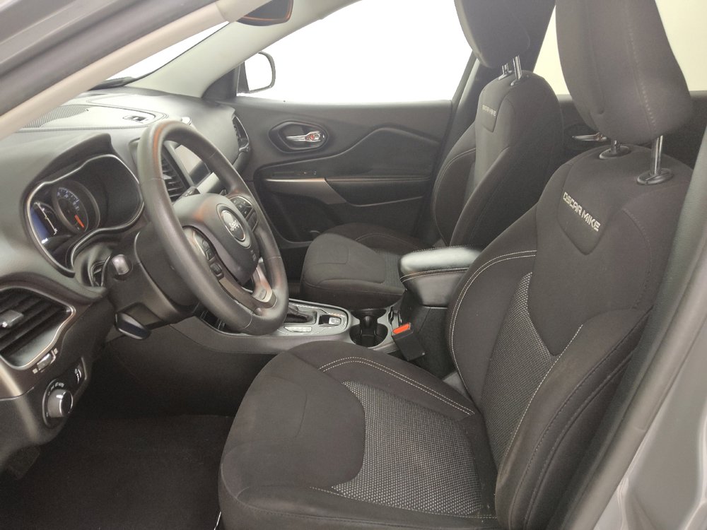 Used 2021 Jeep Cherokee Latitude AWD/4WD image 17