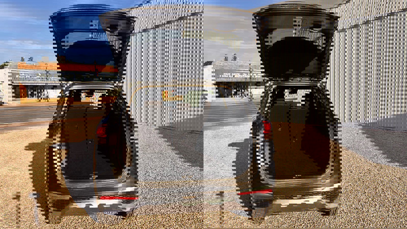 Used 2023 Kia Sportage LX image 5